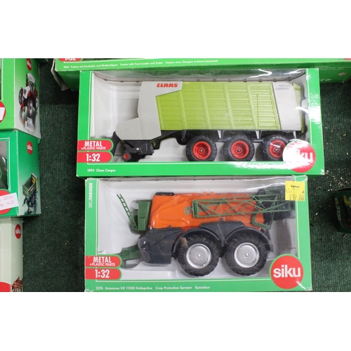 207 - THREE SIKU 1:32 SCALE FARM MODELS TO INCLUDE A JOHN DEERE TRACTOR WITH FRONT LOADER AND TRAILER, A C... 