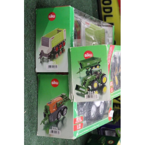 207 - THREE SIKU 1:32 SCALE FARM MODELS TO INCLUDE A JOHN DEERE TRACTOR WITH FRONT LOADER AND TRAILER, A C... 