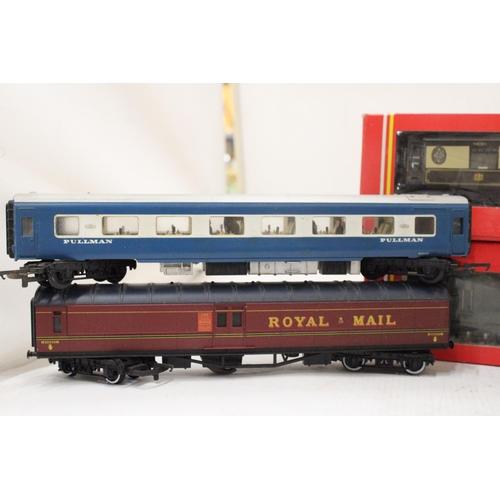 245 - FOUR HORNBY OO GAUGE MODEL TRAINS TO INCLUDE R284 BR CO-CO DIESEL CLASS 37 - GREEN, R233 PULLMAN 1ST... 