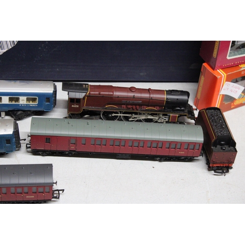 246 - FIVE HORNBY OO GAUGE MODEL TRAINS TO INCLUDE 'CITY OF NOTTINGHAM' STEAM TRAIN AND TENDER, TWO PULLMA... 