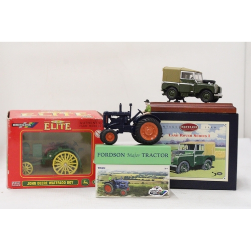 516 - THREE BRITAINS MODELS TO INCLUDE A VINTAGE ELITE JOHN DEERE WATERLOO BOY, A VINTAGE FARM COLLECTION ... 