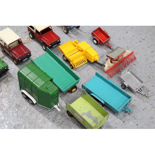 525 - A QUANTITY OF BRITAINS SCALE 1:32 PLAYWORN VEHICLES TO INCLUDE A HORSEBOX, TRACTOR LAND ROVERS, FARM... 