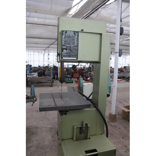 25 - STARTRITE 352 BAND SAW IN WORKING ORDER  NO VAT