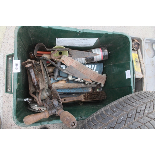 1640 - HAND TOOLS, TROLLY JACK, TYRE TO FIT TOYOTA YARIS NO VAT