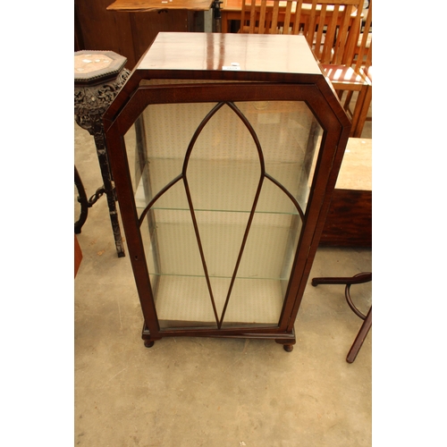 2879 - AN ART DECO MAHOGANY CHINA CABINET ON CABRIOLE LEGS 23