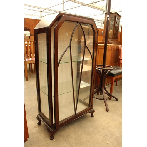 2879 - AN ART DECO MAHOGANY CHINA CABINET ON CABRIOLE LEGS 23