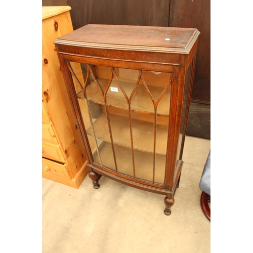 2882 - AN EARLY 20TH CENTURY OAK CHINA CUPBOARD ON OPEN BASE WITH BULBOUS FRONT LEGS 26.5