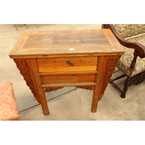 2905 - A CHINESE EARLY 20TH CENTURY ALTER SIDE TABLE, 37