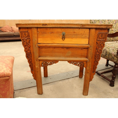 2905 - A CHINESE EARLY 20TH CENTURY ALTER SIDE TABLE, 37