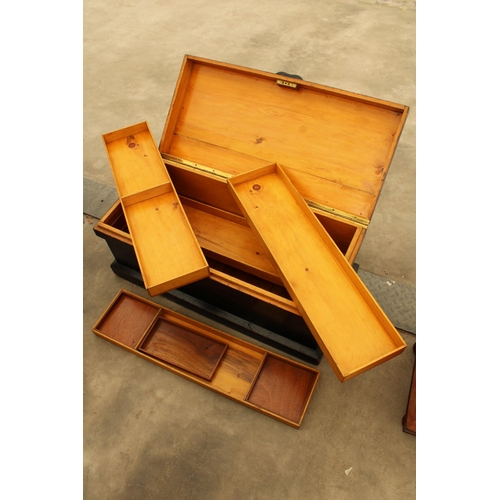 2907 - AN EARLY 20TH CENTURY CARPENTERS TOOL BOX WITH FOUR INTERNAL DETACHABLE TRAYS, 36