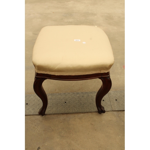 2912 - A VICTORIAN MAHOGANY STOOL ON CABRIOLE LEGS