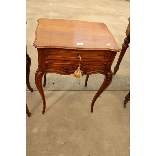 2914 - A SEVENTH HEAVEN CONTINENTAL STYLE VANITY TABLE WITH LIFT-UP TOP AND SINGLE DRAWER