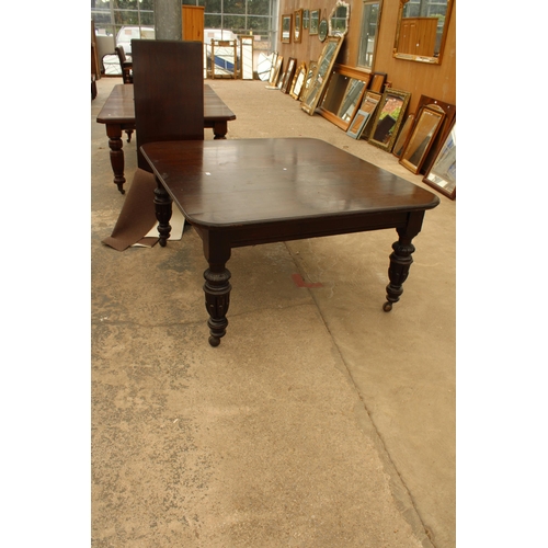 2931 - A VICTORIAN OAK WIND OUT DINING TABLE 60