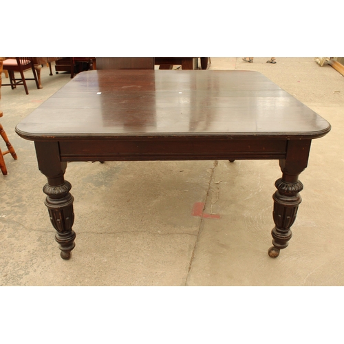 2931 - A VICTORIAN OAK WIND OUT DINING TABLE 60