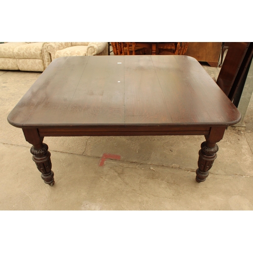 2931 - A VICTORIAN OAK WIND OUT DINING TABLE 60