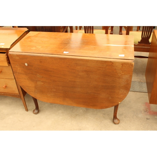 2938 - A MAHOGANY GATE-LEG TABLE ON CABRIOLE LEGS