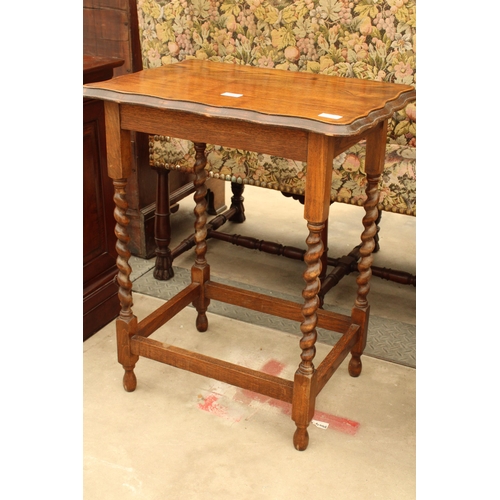 2944 - AN EARLY 20TH CENTURY OAK- BARLEY TWIST OCCASIONAL TABLE , 23