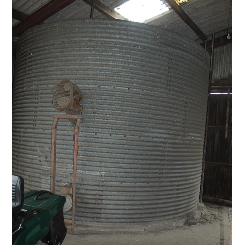 200 - 20 TONNE CIRCULAR GRAIN BIN AND AUGER  + VAT