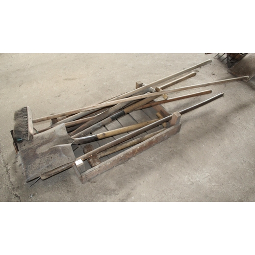 5 - SHOVEL, FORK AND HAND TOOLS  + VAT