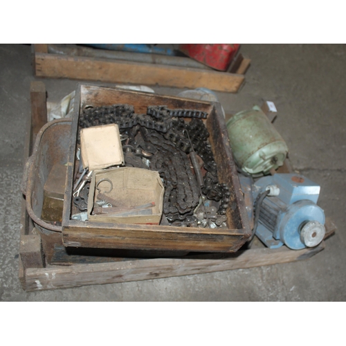 59 - SPRITTING BOX WITH 3 ELECTRIC MOTORS, CHAINS ETC.  + VAT