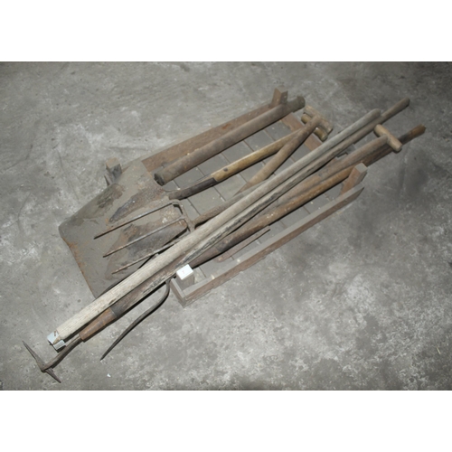 7 - SHOVEL, FORK, PITCH FORKS ETC.  + VAT