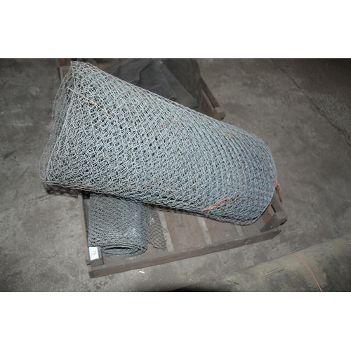 75 - SPRITTING BOX OF NETTING  + VAT