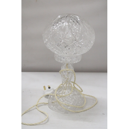 25 - A CRYSTAL MUSHROOM SHAPED TABLE LAMP