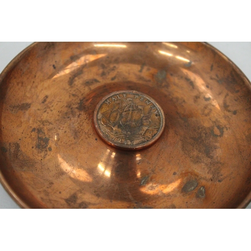 104 - A PAIR OF 1947 (GEORGE VI) DOUBLE SIDED ROUND COPPER PIN DISHES