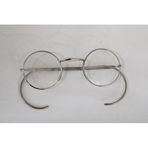 153 - A PAIR OF WORLD WAR II SPECTACLES IN A CASE