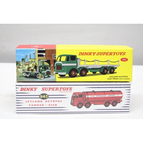 374 - TWO ATLAS DINKY MODELS TO INCLUDE, A 935 LEYLAND OCTOPUS FLAT TRUCK WITH CHAINS AND A 943 LEYLAND OC... 