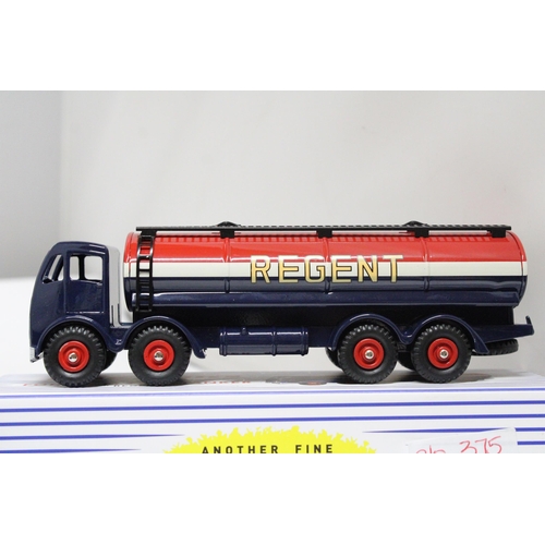 375 - TWO ATLAS DINKY MODELS TO INCLUDE, A 905 FODEN FLAT TRUCK WITH CHAIN AND A 942 FODEN 14 TON TANKER -... 