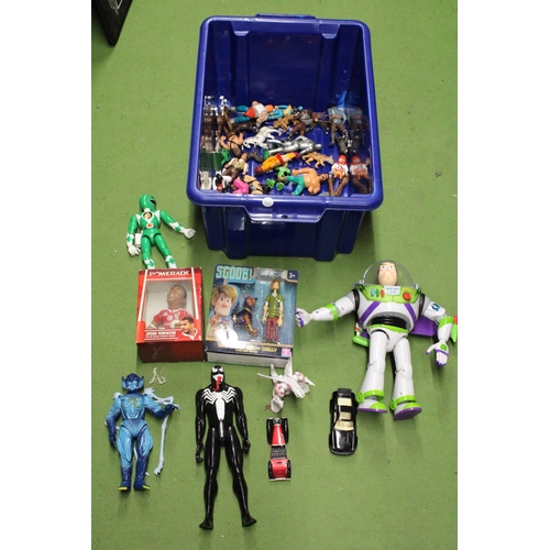 550 - A QUANTITY OF FIGURES TO INCLUDE ACTION FIGURES, BUZZ LIGHTYEAR, SCOOBY DOO AND SHAGGY, CARS, ANIMAL... 