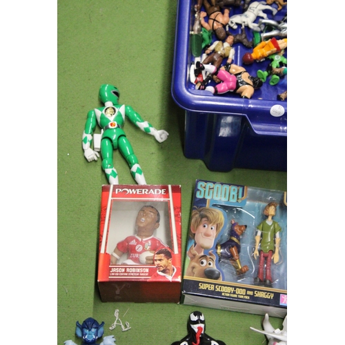 550 - A QUANTITY OF FIGURES TO INCLUDE ACTION FIGURES, BUZZ LIGHTYEAR, SCOOBY DOO AND SHAGGY, CARS, ANIMAL... 