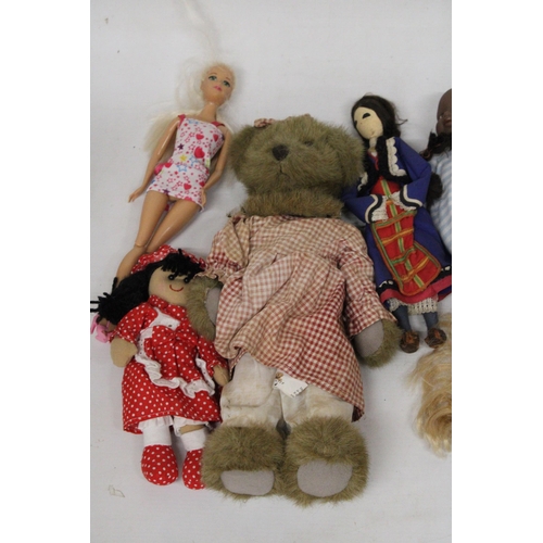 583 - A COLLECTION OF VINTAGE DOLLS