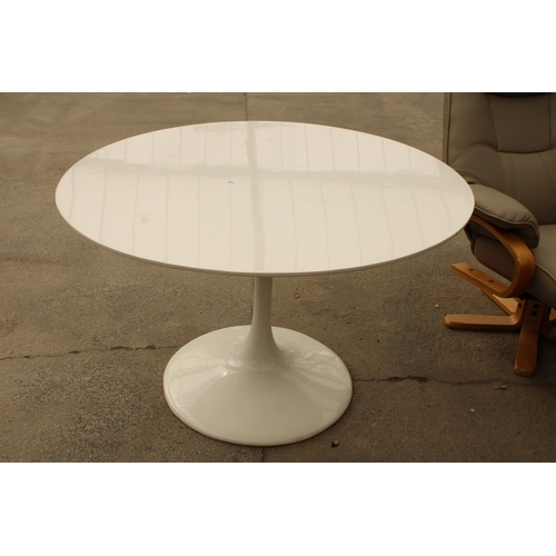 2661 - A RETRO ARKANA STYLE TULIP DINING TABLE, 47.5