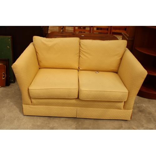 2676 - A KNOWLE STYLE TWO SEATER SETTEE