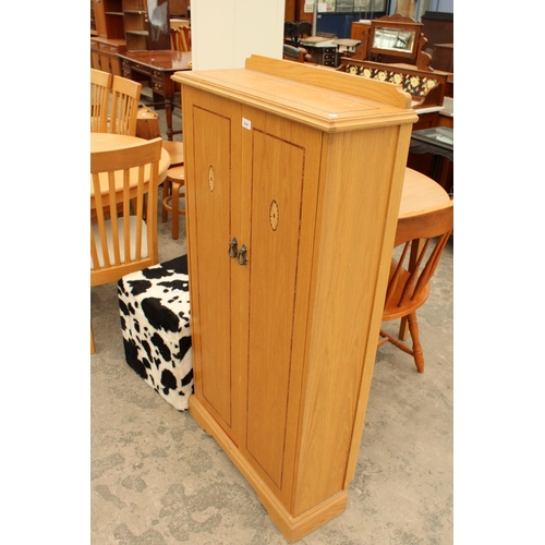 2841 - AN OAK AND INLAID TWO DOOR STORAGE CUPBOARD 27.5