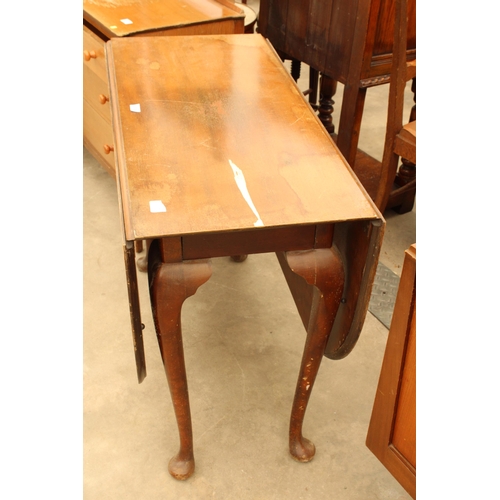 2938 - A MAHOGANY GATE-LEG TABLE ON CABRIOLE LEGS