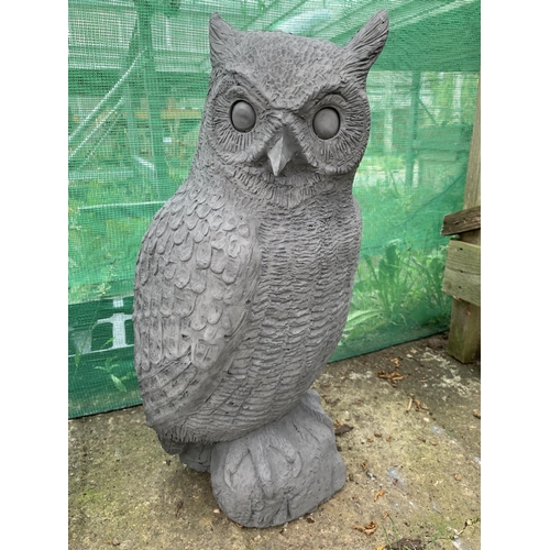 33 - ONE LARGE OWL CONCRETE GARDEN ORNAMENT APPROX 50CM IN HEIGHT PLUS VAT