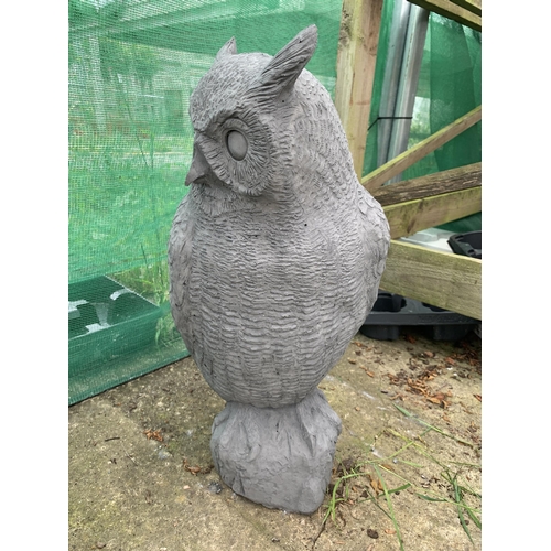 33 - ONE LARGE OWL CONCRETE GARDEN ORNAMENT APPROX 50CM IN HEIGHT PLUS VAT