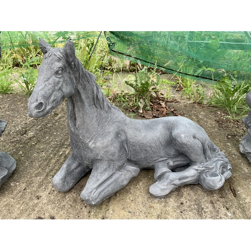 67 - ONE HORSE LYING DOWN CONCRETE GARDEN ORNAMENT APPROX 40CM IN LENGTH PLUS VAT