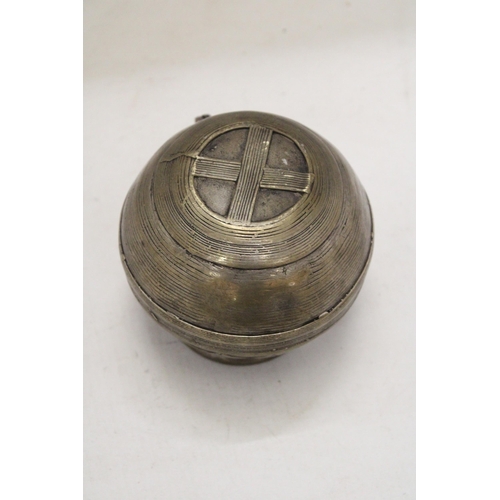 187 - A RARE ANTIQUE BRASS HAND CRAFTED RICE POT