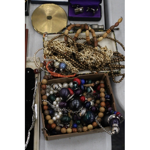 169 - A LARGE QUANTITY OF COSTUME JEWELLERY TO INCLUDE PEARLS, NECKLACES, BROOCHES, EARRINGS, BEADS, ETC, ... 