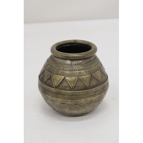 187 - A RARE ANTIQUE BRASS HAND CRAFTED RICE POT