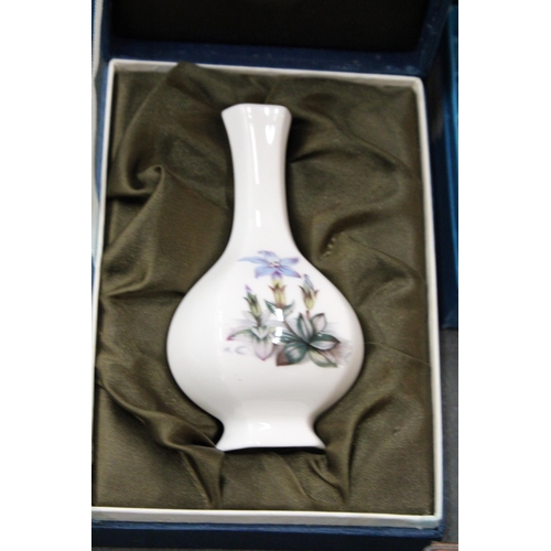 198 - THREE BOXED PIECES OF COALPORT AND ROYAL WORCESTER TO INCLUDE A TANKARD, SMALL VASE AND OMMEMORATIVE... 