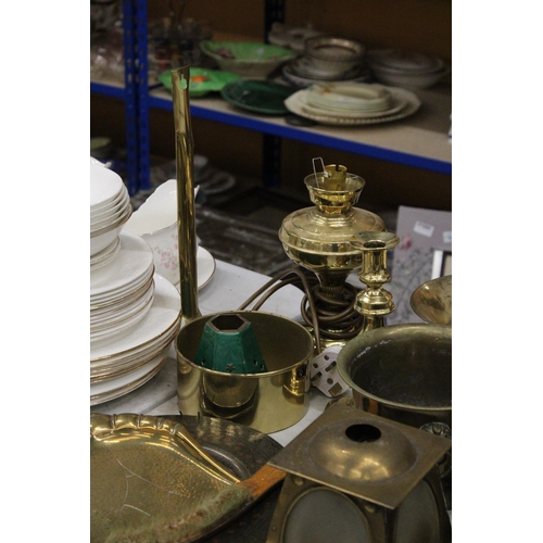 235 - A LARGE COLLECTION OF VINTAGE BRASSWARE TO INCLUDE A KETTLE, CANDLESTICKS, BELLS, BOWLS, PLATES, A C... 