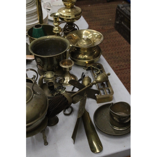 235 - A LARGE COLLECTION OF VINTAGE BRASSWARE TO INCLUDE A KETTLE, CANDLESTICKS, BELLS, BOWLS, PLATES, A C... 