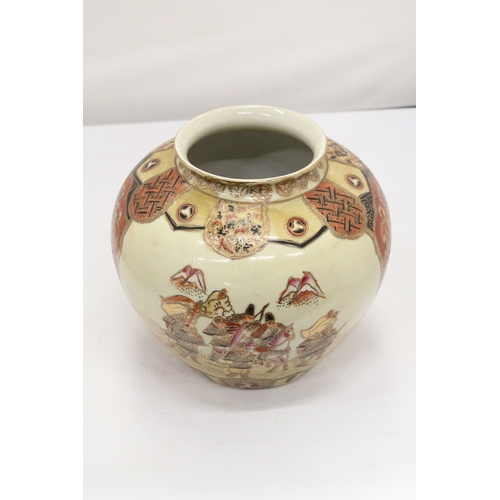 260 - A LARGE SATSUMA SQUAT VASE