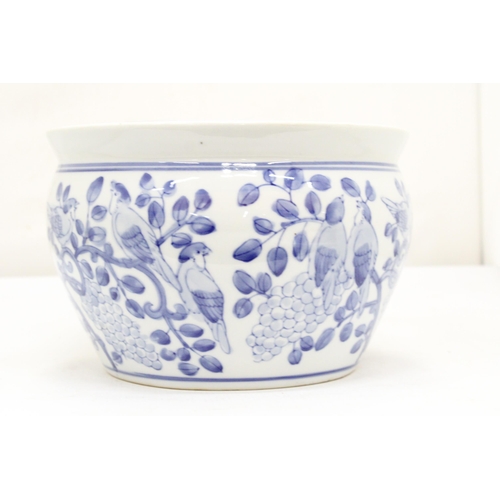 264 - A CHINESE PORCELAIN PLANTER