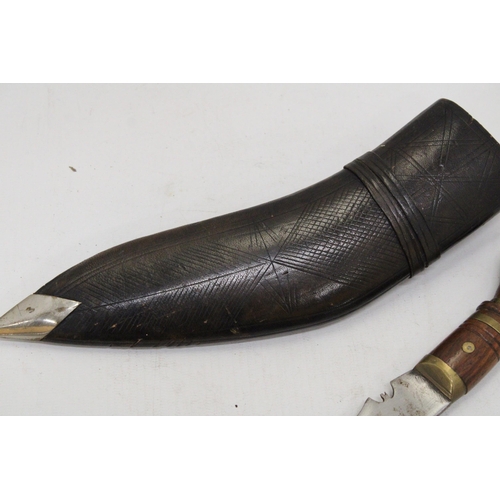 269 - A 1940S KUKRI KNIFE IN BROWN LEATHER SHEATH TOGETHER WITH TWO SMALLER KNIVES